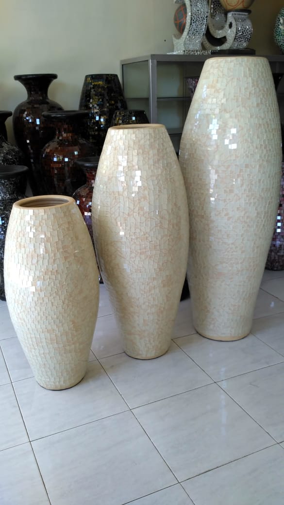 3 Stunning Jars L18 - Image 1