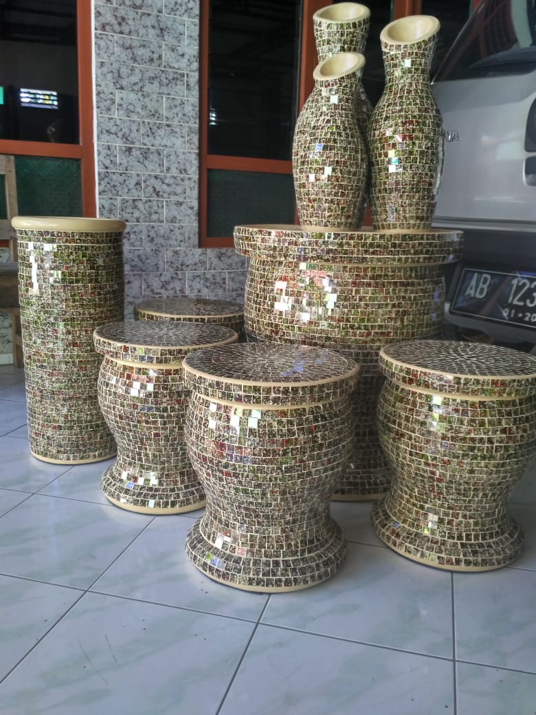 10 Cavellion Glass Table - Image 1